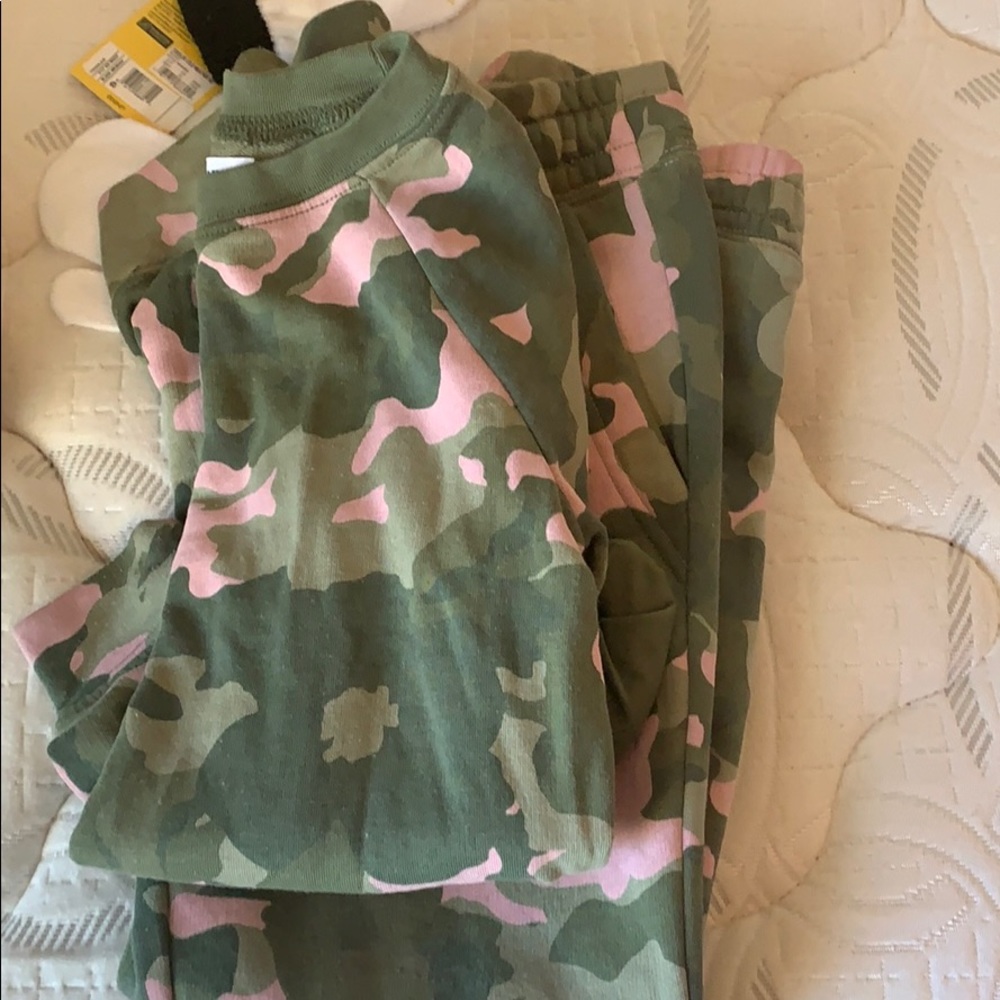 girls sweatsuit